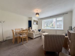 Lounge/Diner- click for photo gallery